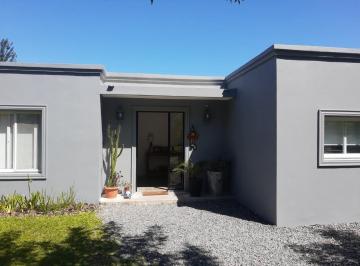 Casa · 130m² · 4 Ambientes · 3 Cocheras · Casa en Alquiler Ubicado en Santa Barbara, Tigre, G. B. a. Zona Norte
