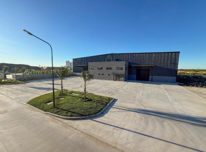 Local comercial · 3500m² · 10 Cocheras
