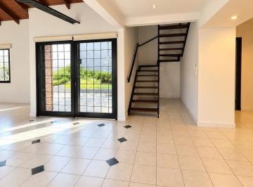 Casa · 160m² · 5 Ambientes · Casa en San Carlos