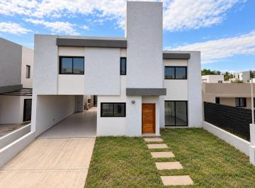 Casa de 4 ambientes, Córdoba · Venta Dúplex - 3 Dorm 150 m² Terr - 160 m² Cub - Docta Av Malagueño 1