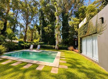 Casa · 230m² · 4 Ambientes · 2 Cocheras · Casa en Alquiler Bosque Peralta Ramos