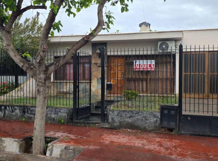 Casa · 130m² · 6 Ambientes · 2 Cocheras