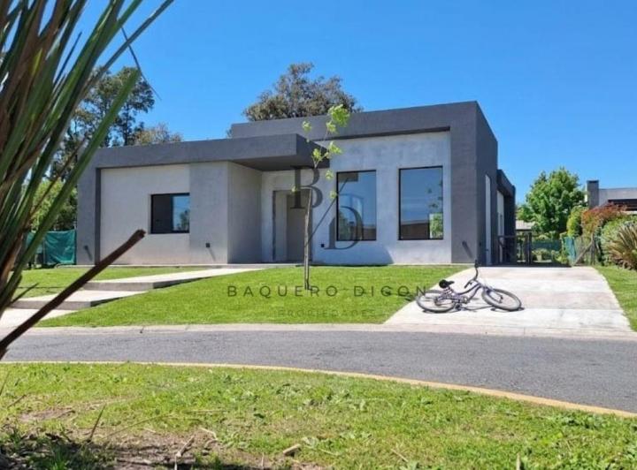 Casa · 136m² · 4 Ambientes · 1 Cochera