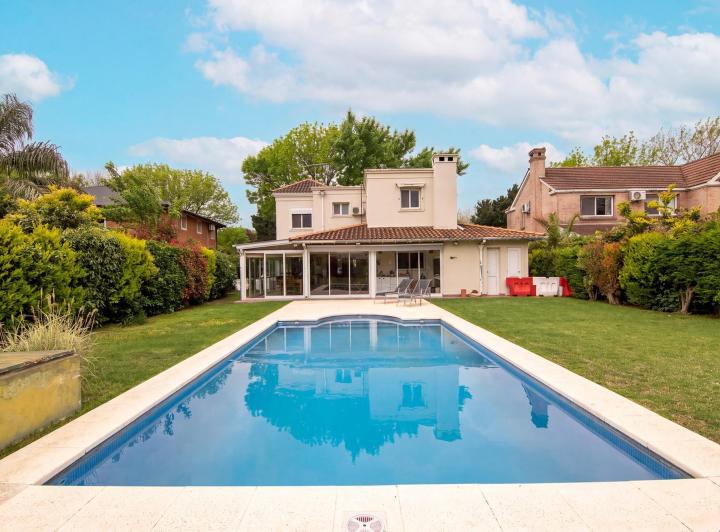 Casa · 248m² · 4 Ambientes · 1 Cochera