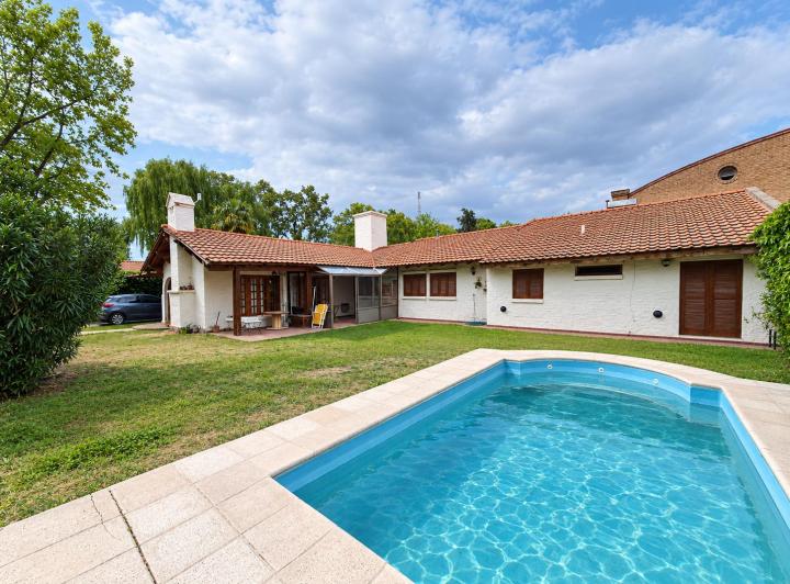 Casa · 180m² · 6 Ambientes · 2 Cocheras