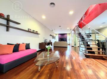 Casa · 268m² · 4 Ambientes · 4 Cocheras · Venta de Casa en Banfield Oeste