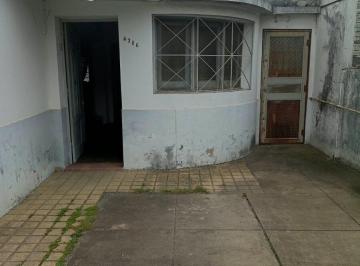Casa · 75m² · 5 Ambientes · España 4786 - Dos Dorm.