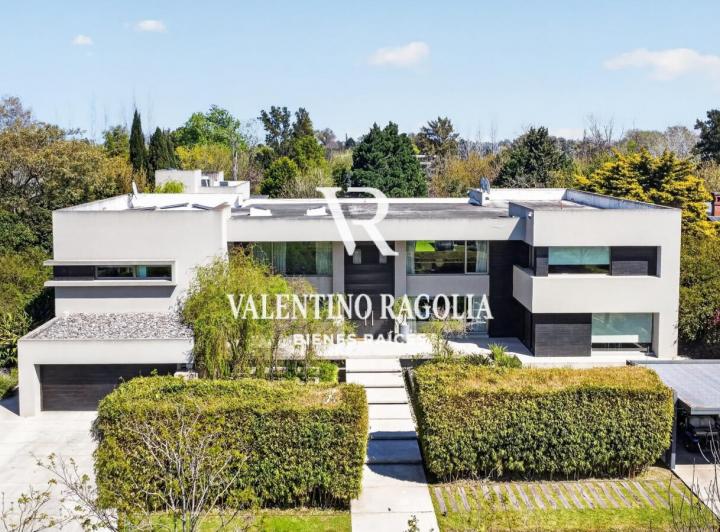 Casa · 1000m² · 10 Ambientes