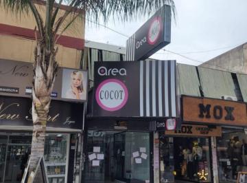 Local comercial de 4 ambientes, Lanús · Local Comercial en Alquiler en Lanús Este Centro - Sobre Av 9 de Julio