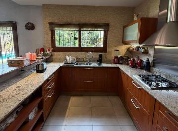 Casa · 300m² · 5 Ambientes · 2 Cocheras · Venta Casa 5 Amb Fondo Pileta Cochera Ciudad Evita