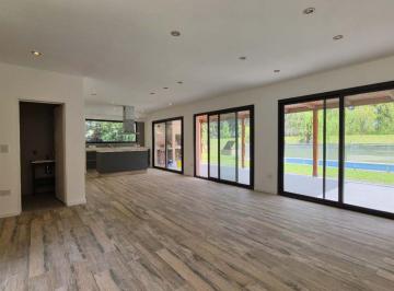 Casa · 136m² · 4 Ambientes · 2 Cocheras · Casa en Venta Miralagos