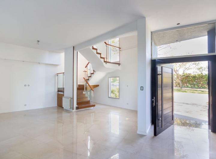 Casa · 450m² · 5 Ambientes · 2 Cocheras