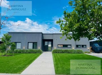Casa · 821m² · 5 Ambientes · 2 Cocheras · Casa en Venta Cantón Norte - 5 Ambientes. Vista a Laguna - Galería.