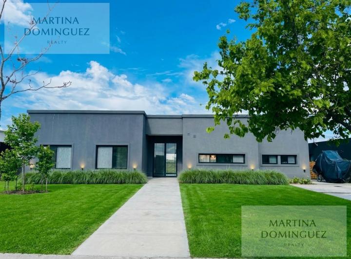 Casa · 821m² · 5 Ambientes · 2 Cocheras