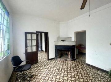 Casa · 200m² · 8 Ambientes · 1 Cochera · Venta Casa en Unión, 8 Dorm., Garaje, Fondo