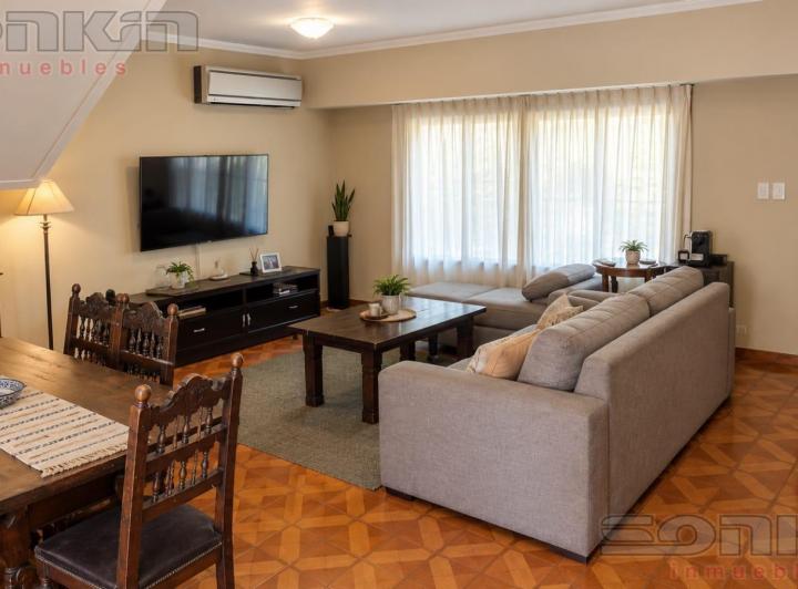Casa · 200m² · 5 Ambientes · 1 Cochera
