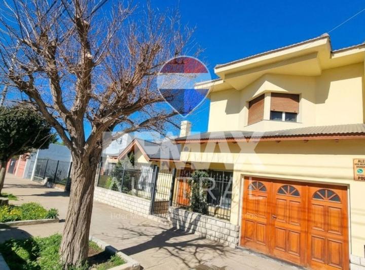 Casa · 400m² · 5 Ambientes · 1 Cochera