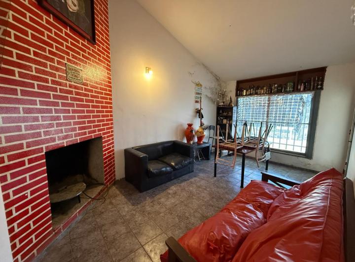 Casa · 168m² · 6 Ambientes · 1 Cochera