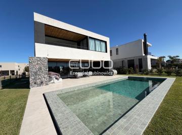 Casa · 362m² · 9 Ambientes · 2 Cocheras · Venta y Alquiler Casa Sobre La Laguna en Puertos del Lago | 4 Dorm., Pileta y Jardín