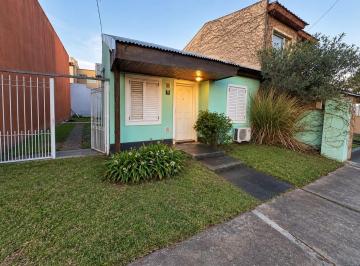 Casa · 90m² · 3 Ambientes · 2 Cocheras · Venta de Casa de 3 Ambientes en Altos de Podestá F: 11264