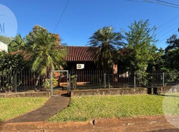 Casa · 250m² · 5 Ambientes · Venta | Importante Residencia en Esquina – Barrio Tenis Club, Oberá