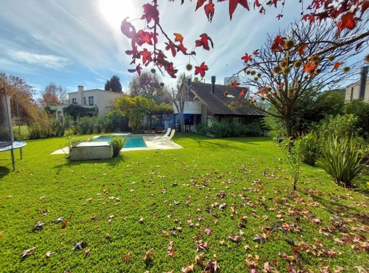 Casa · 180m² · 6 Ambientes