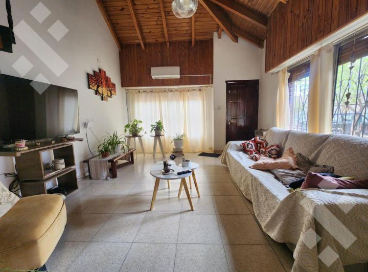 Casa · 157m² · 6 Ambientes · 1 Cochera