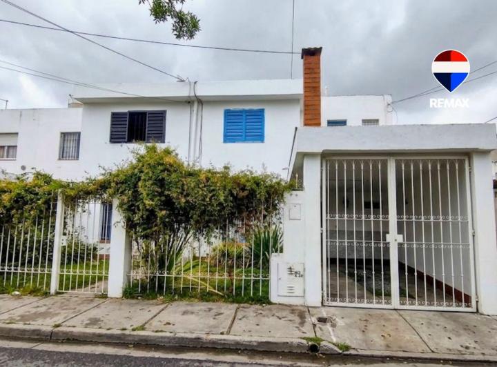 Casa · 51m² · 4 Ambientes · 1 Cochera