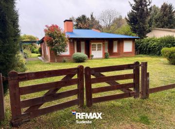 Casa · 180m² · 3 Ambientes · 1 Cochera · Amplia y Luminosa Casa, Avda 9 de Julio - Pehuen Co
