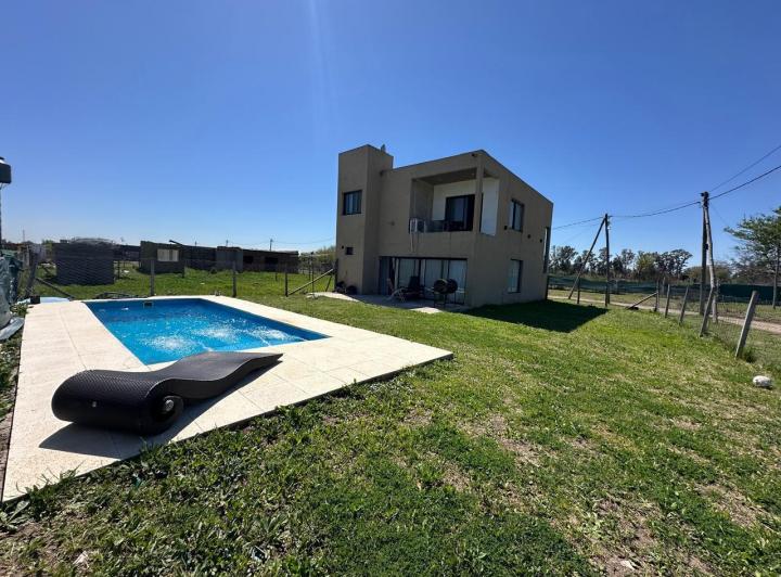 Casa · 180m² · 5 Ambientes · 6 Cocheras