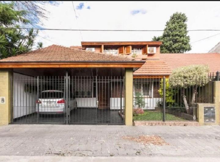Casa · 173m² · 5 Ambientes · 2 Cocheras