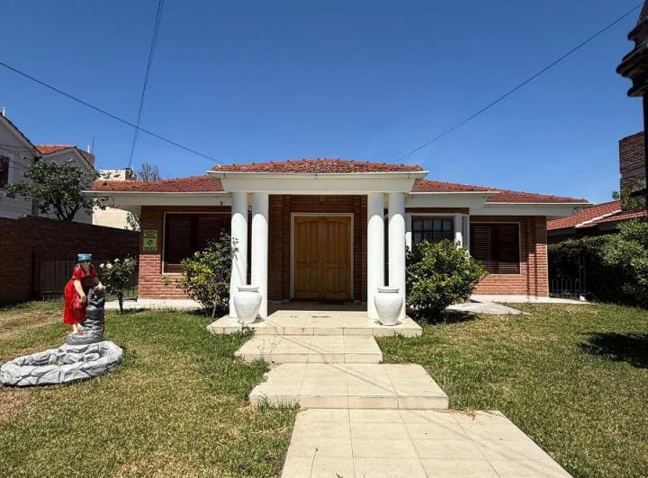 Casa · 350m² · 5 Ambientes · 3 Cocheras
