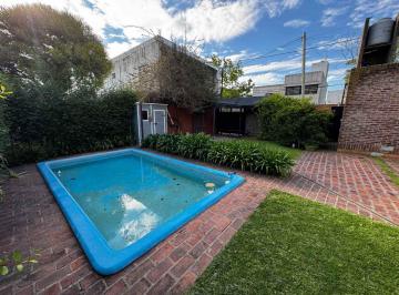 Casa · 227m² · 6 Ambientes · 2 Cocheras · Casa en Venta en Pergamino con Pileta