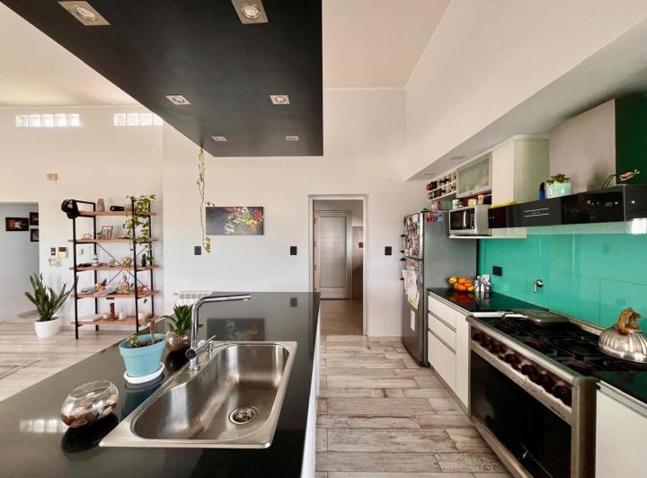 Casa · 184m² · 5 Ambientes · 2 Cocheras