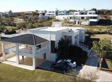 Casa · 700m² · 5 Dormitorios · 4 Cocheras · Alquiler Casa Causana - Malagueño