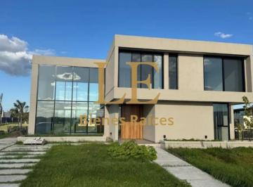 Casa · 346m² · 4 Ambientes · 4 Cocheras · Venta de Casa Al Rio en El Naudir