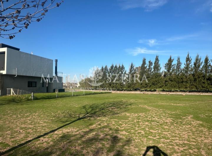 Terreno · 1067m²