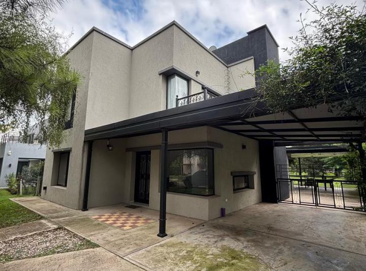 Casa · 250m² · 5 Ambientes · 1 Cochera