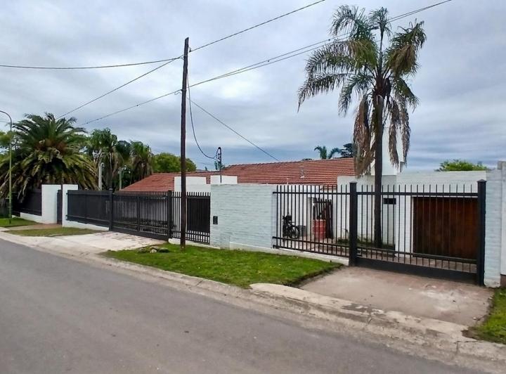 Casa · 500m² · 8 Ambientes · 3 Cocheras