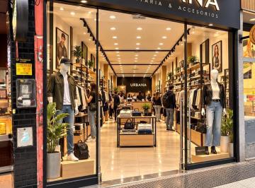 Local comercial · 200m² · 3 Ambientes · Local en Alquiler 220 m² Av Santa Fe Apto Todo Rubro