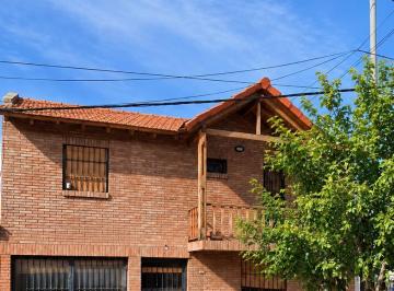 Casa de 6 ambientes, Dorrego · Dorrego Amplia y Hermosa Casa