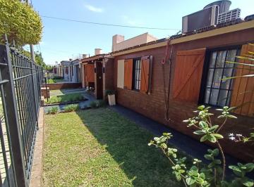 Casa · 252m² · 6 Ambientes · 2 Cocheras · Venta Casa 3 Dorm con Pileta en B° Las Lilas