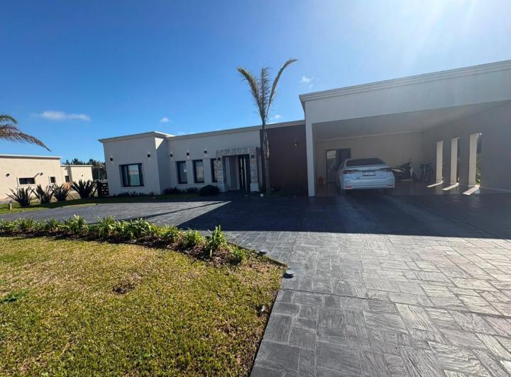 Casa · 270m² · 6 Ambientes