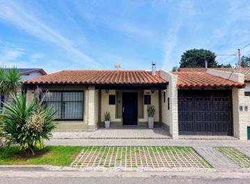 Casa de 4 ambientes, Ituzaingó · Alquiler Casa 4 Ambientes con Jardín, Pileta, Quincho y Parrilla