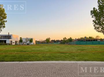 Terreno · 641m² · Lote de 641 m² en Venta en Los Cardos