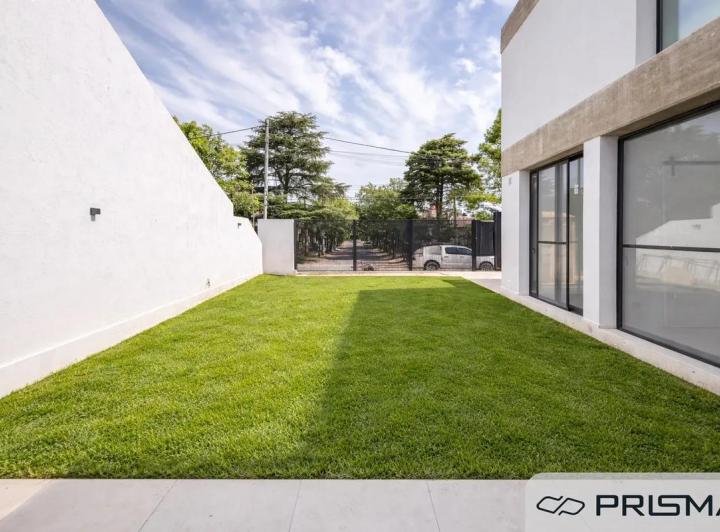 Casa · 223m² · 3 Dormitorios · 2 Cocheras