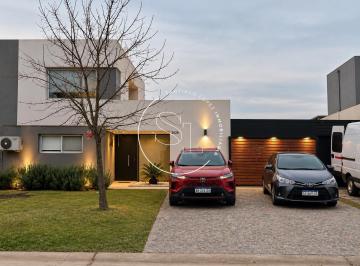 Casa · 100m² · 5 Ambientes · Casa en Venta en Casas de Santa María Villanueva Tigre