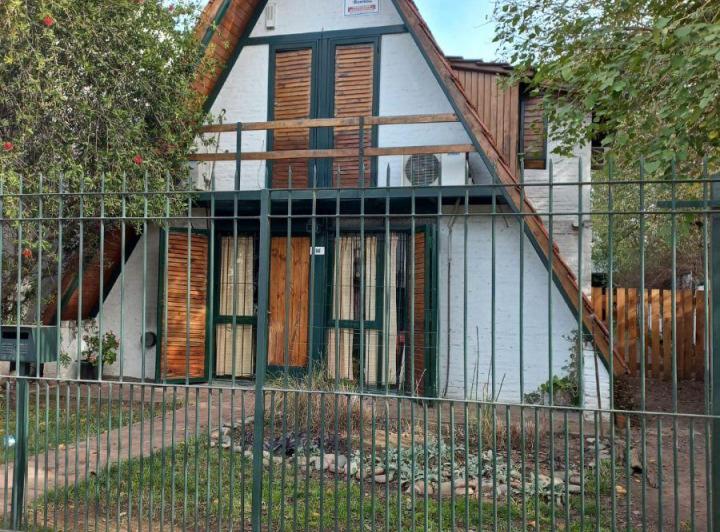 Casa · 80m² · 6 Ambientes · 3 Cocheras