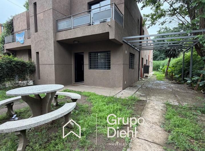 Casa · 400m² · 4 Ambientes · 2 Cocheras