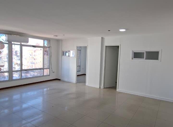 Oficina comercial · 90m² · 4 Ambientes · 2 Cocheras